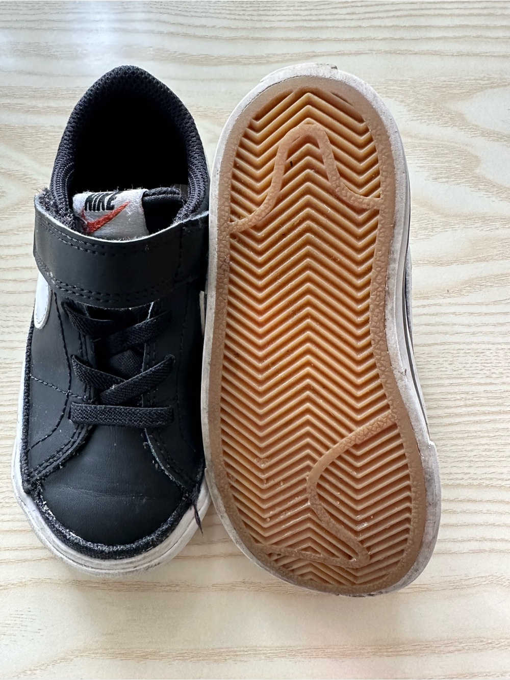 Nike Kids Black and White Low-Top Sneakers with Gum Sole